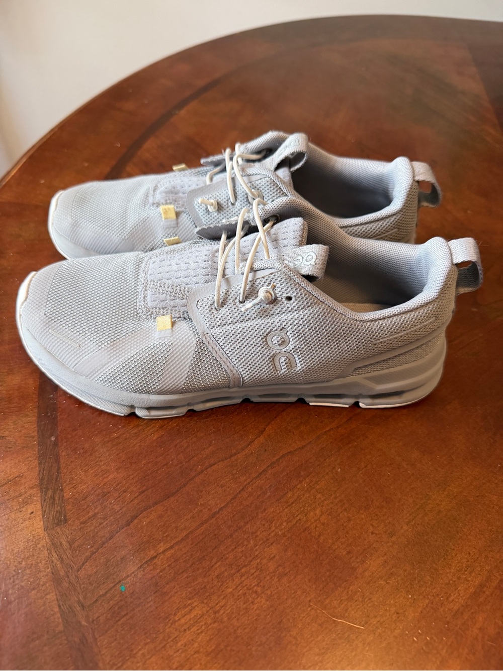 On Youth Running Shoes Gray Sneakers Size Y 4 Women’s 5.5 Athletic Cushioned